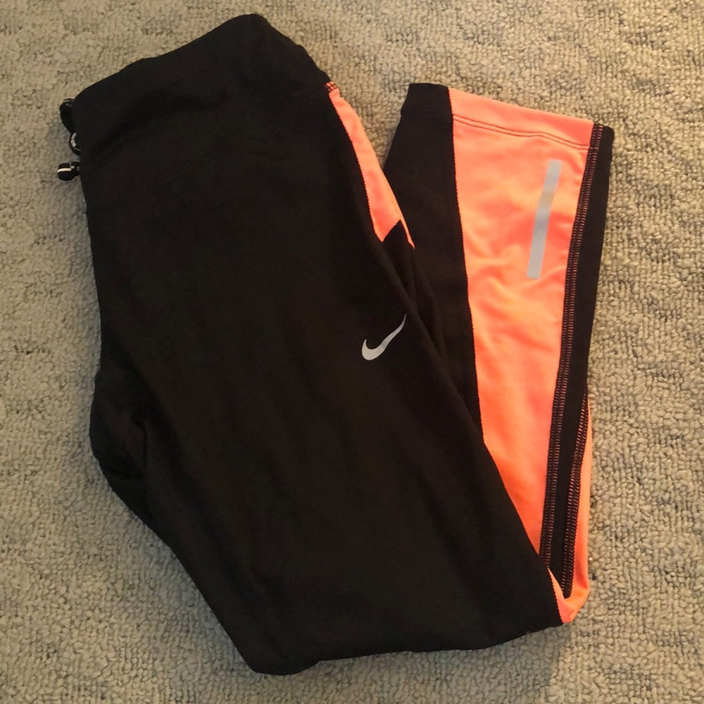 Women’s cropped Nike leggings